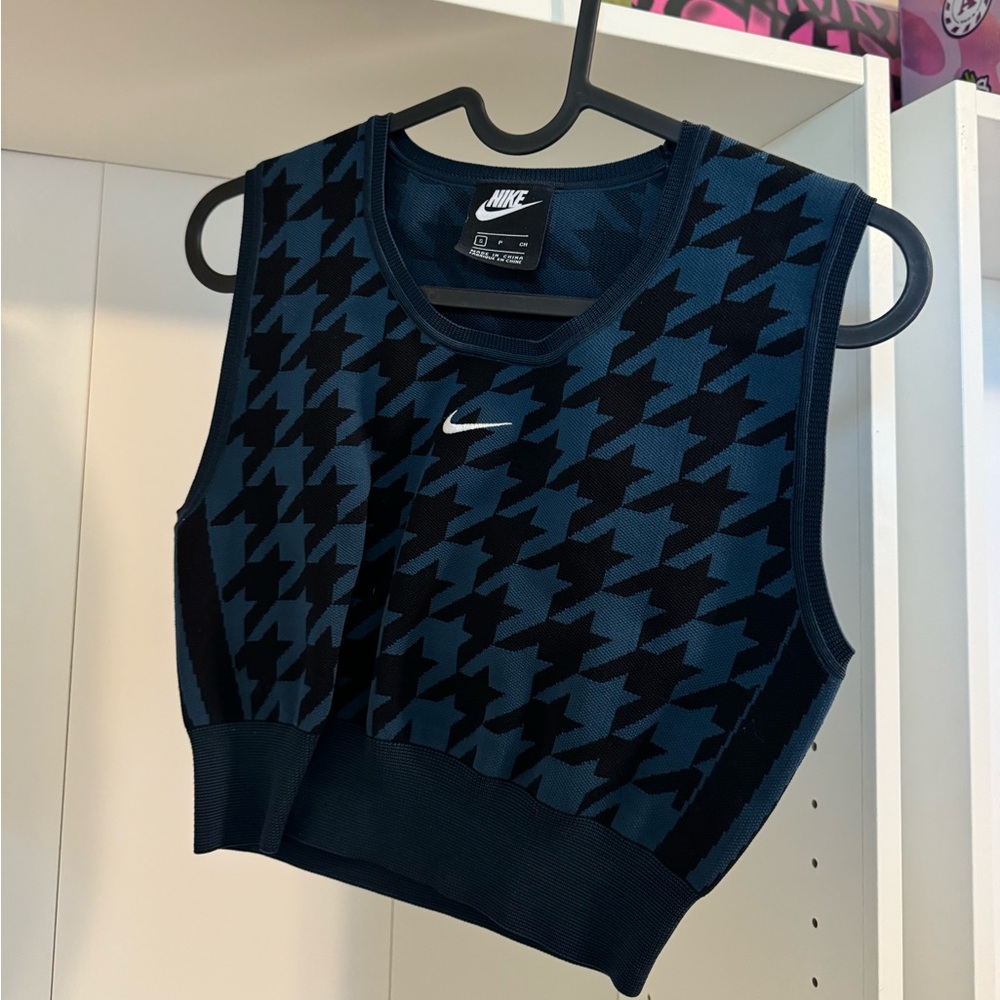 Nike vest